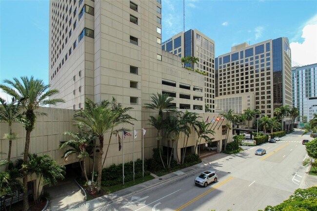 Foto del edificio - 9055 SW 73rd Ct