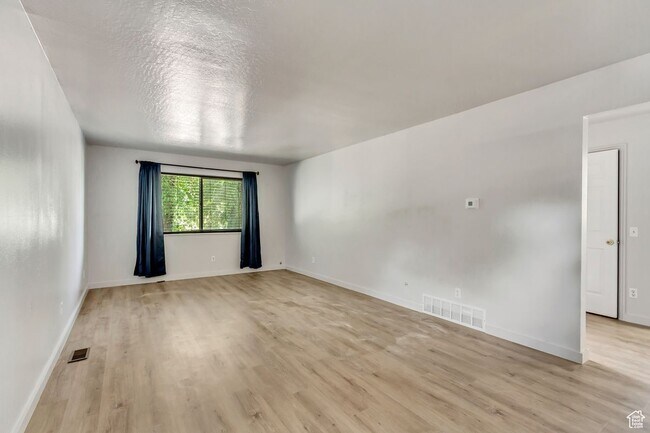 Building Photo - 505 Mansfield Ave S