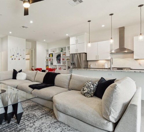 Foto principal - 422 W 9th St