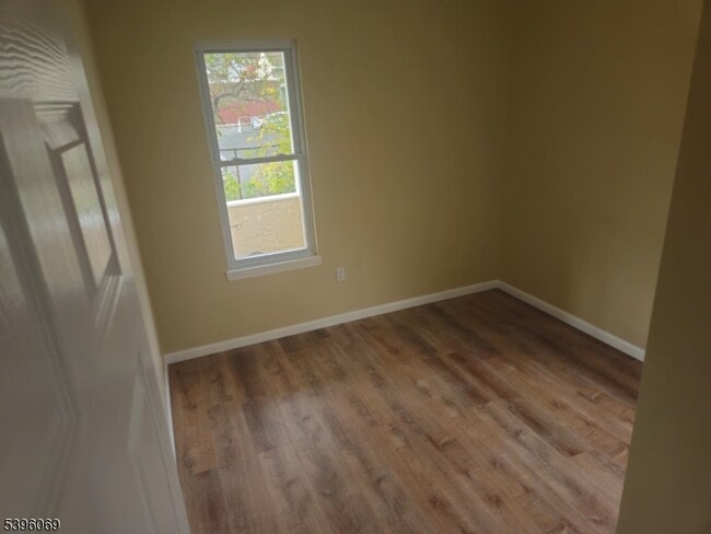 Foto del edificio - 518-520 E 23rd St