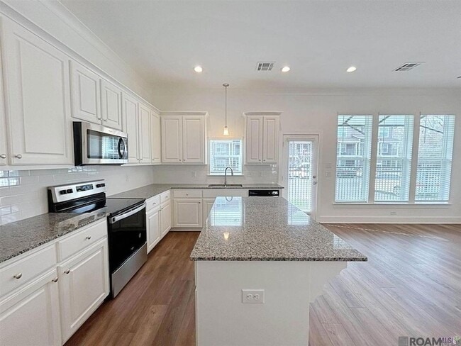 Foto del edificio - 608 Lake Shelf Dr