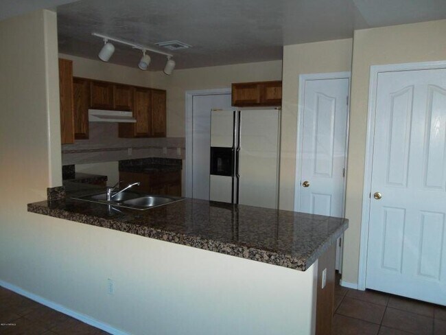 Building Photo - Nice 3 Bedroom 2 Bath Home by Grant & Silv...