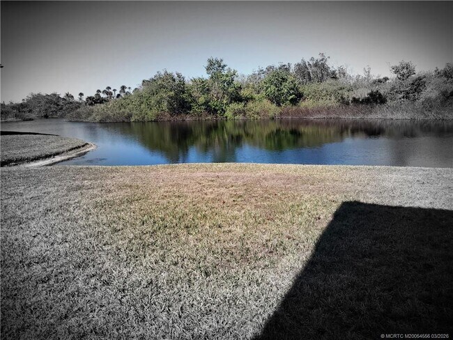 Foto del edificio - 811 SW South River Dr