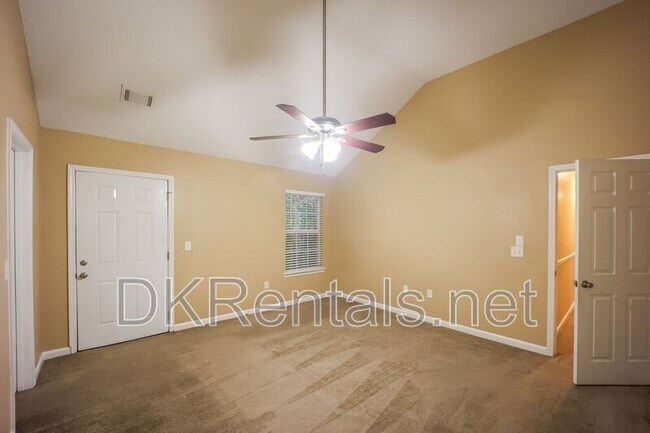 Foto del edificio - 4827 Wolfcreek View