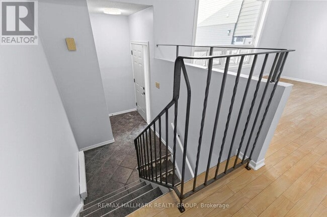 Building Photo - 15B Woodvale Green