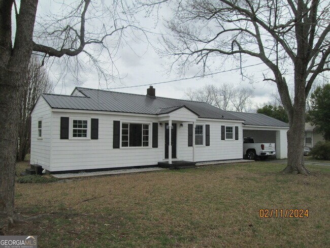 Building Photo - 115 Fairview St