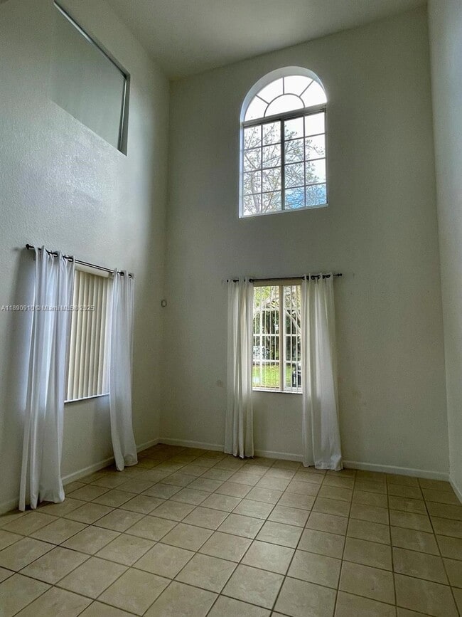 Foto del edificio - 5347 SW 40th Ave