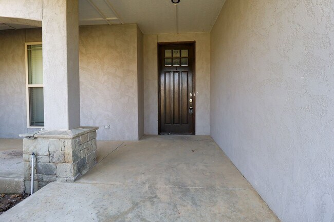 Building Photo - Spacious Luxury Home In Stone Cannon Neigh...