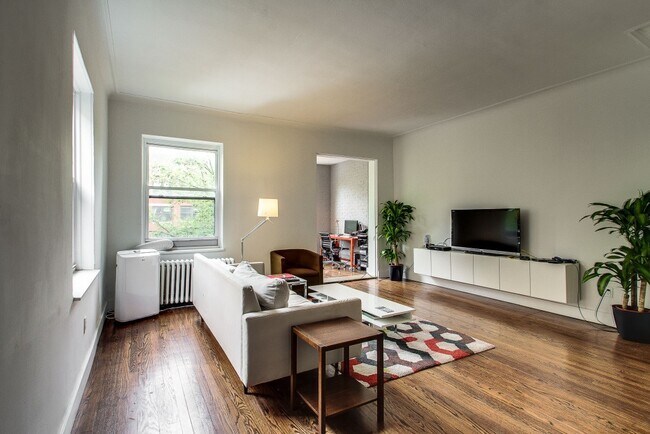 Foto del edificio - 1145 E Hyde Park Blvd