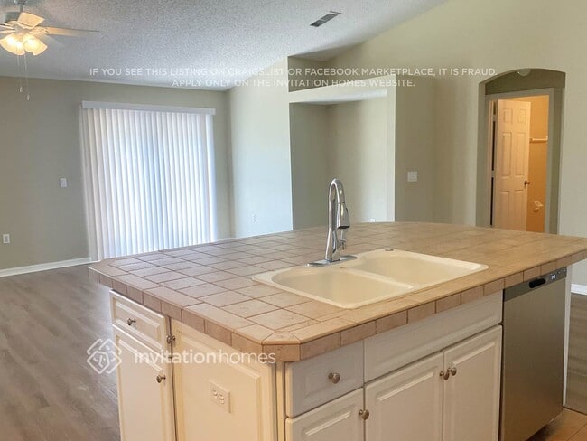 Building Photo - 2314 Umbrella Tree Dr