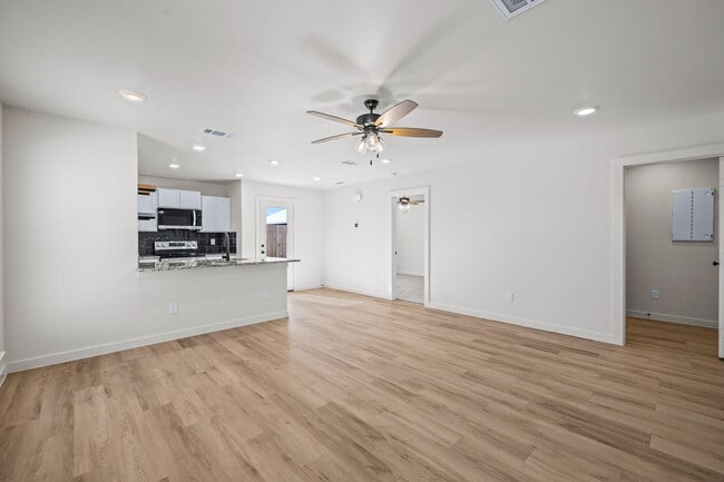 Building Photo - 517 E 23rd St