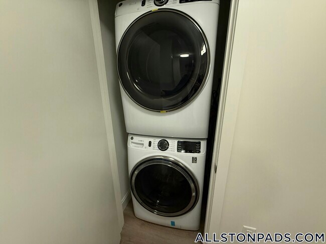 Foto del edificio - 1079 Commonwealth Ave