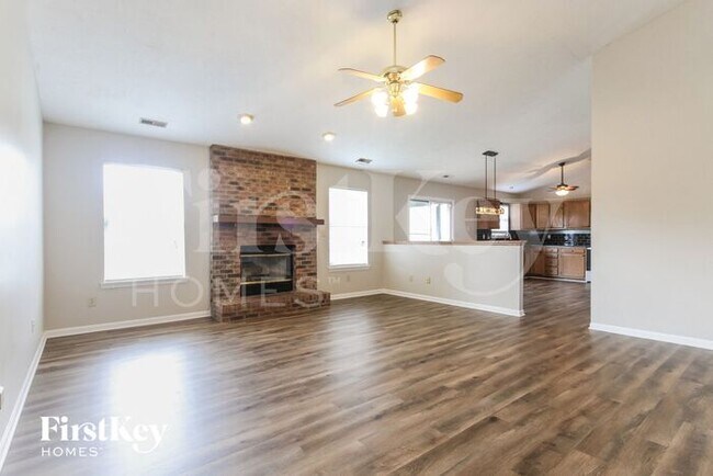 Foto del edificio - 460 Lullaby Blvd