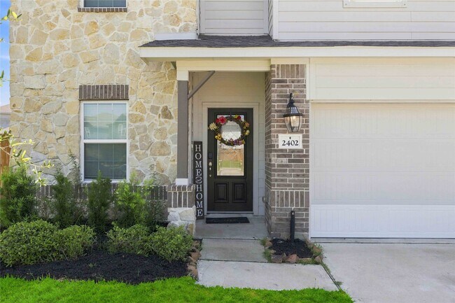 Building Photo - 2402 Mount Dana Dr