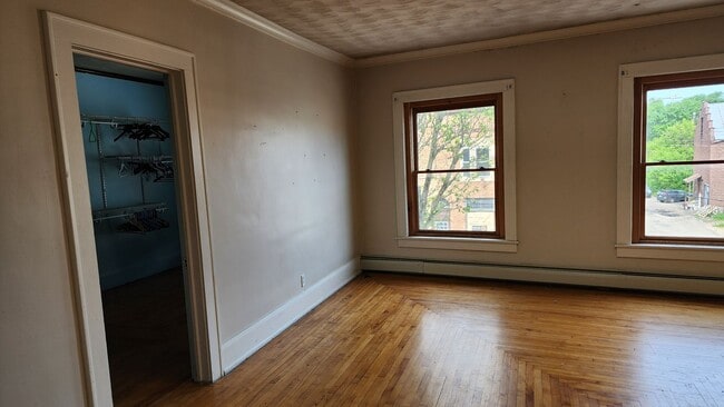 Building Photo - Large 4-5 Bedroom on Historic Main Street in Salamanca NY! Available Now!