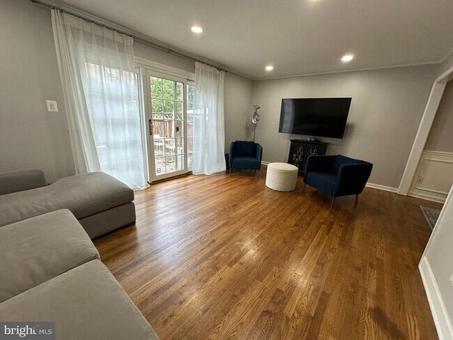 Foto del edificio - 9222 Bailey Ln