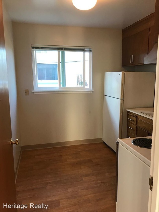 Primary Photo - 1243 Capuchino Ave