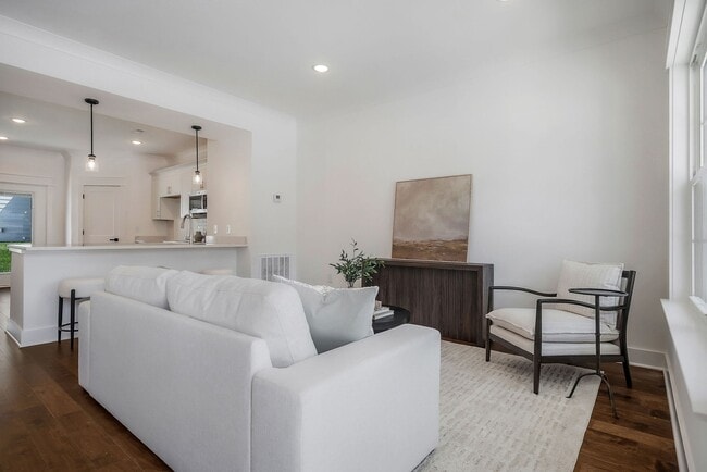 Building Photo - 211 S High St