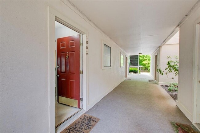 Building Photo - 1603 Huntingdon Chase