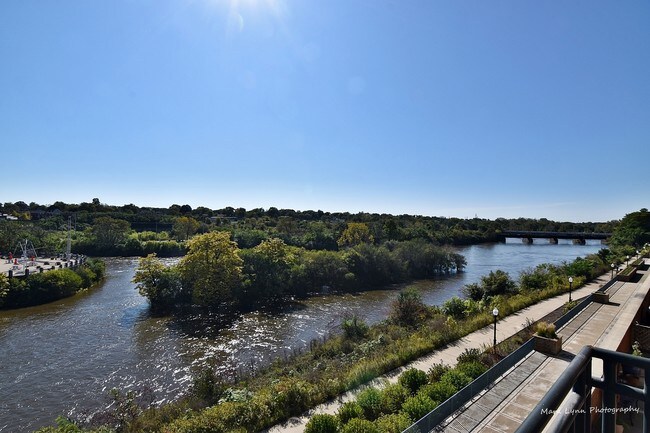 Foto del edificio - 140 S River St
