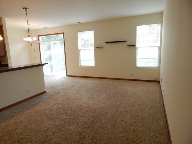 Building Photo - Nice 2 story townhome