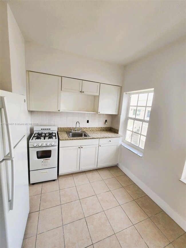 Foto del edificio - 7611 Harding Ave