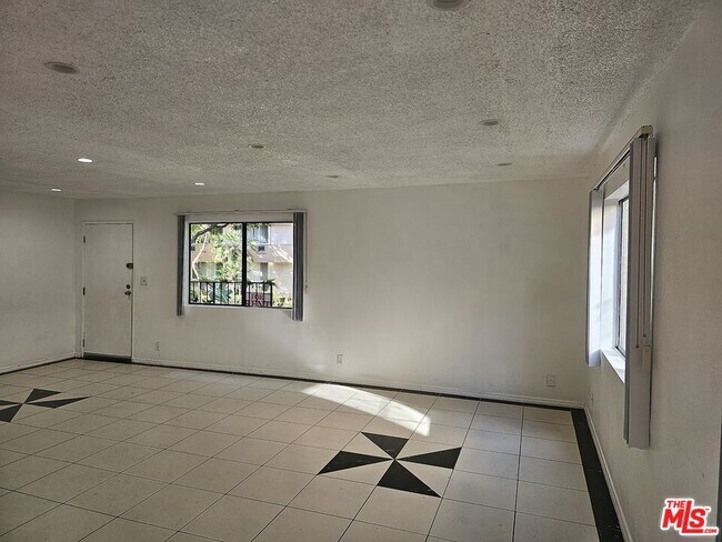 Building Photo - 1240 Flores St