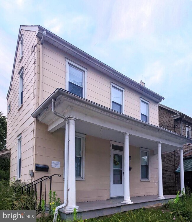 Building Photo - 442 S Main St