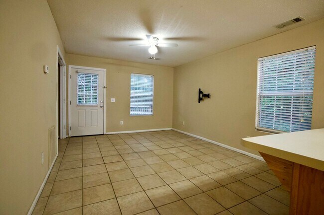 Foto del edificio - 383 Martin Ave