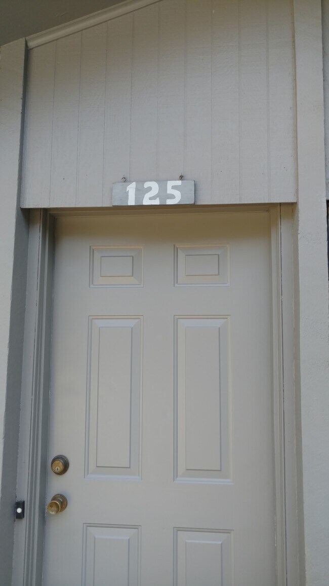 Foto del edificio - 125 Debra Ln