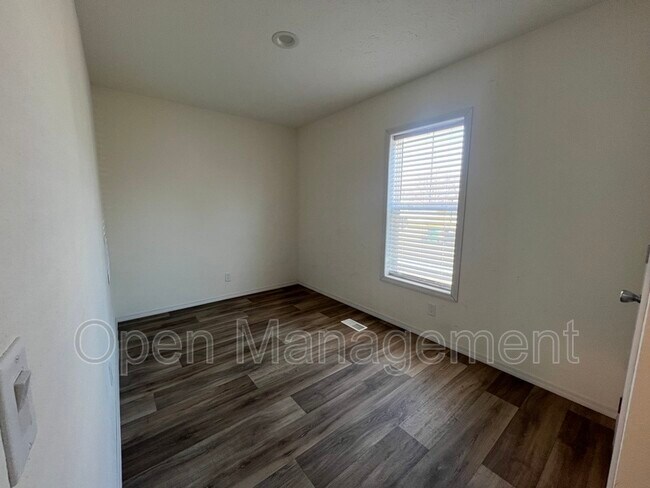 Foto del edificio - 825 1st Ave E