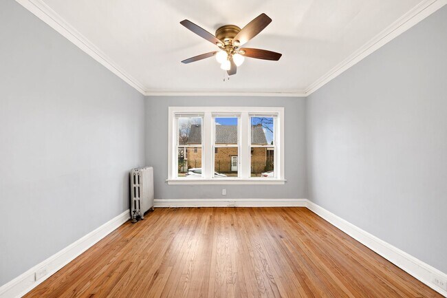 Building Photo - 2416 N Kilbourn Ave