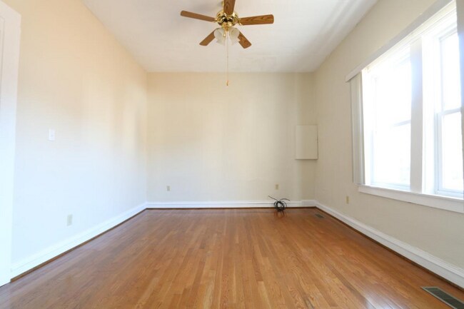 Building Photo - 3133 S Parnell Ave