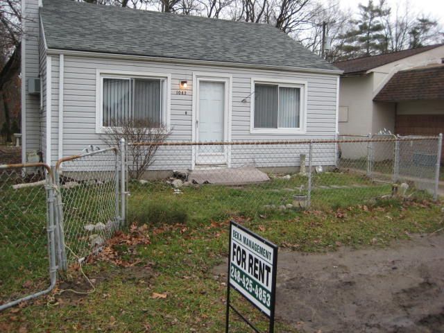 Primary Photo - 1043 Round Lake Rd