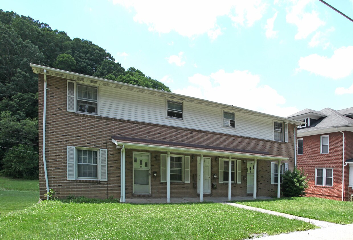 218 S College Ave, Bluefield, VA 24605 Apartments in Bluefield, VA