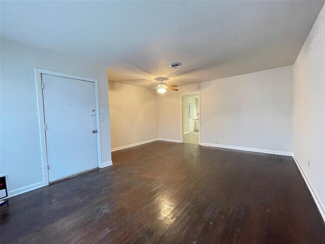 Foto del edificio - 810 W 9th St