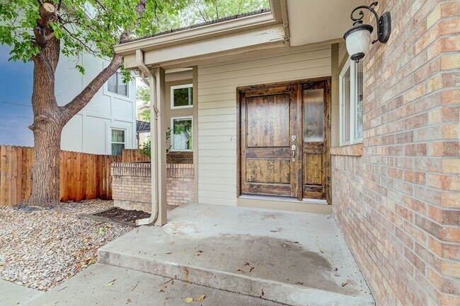 Foto del edificio - 3369 S Tulare Ct