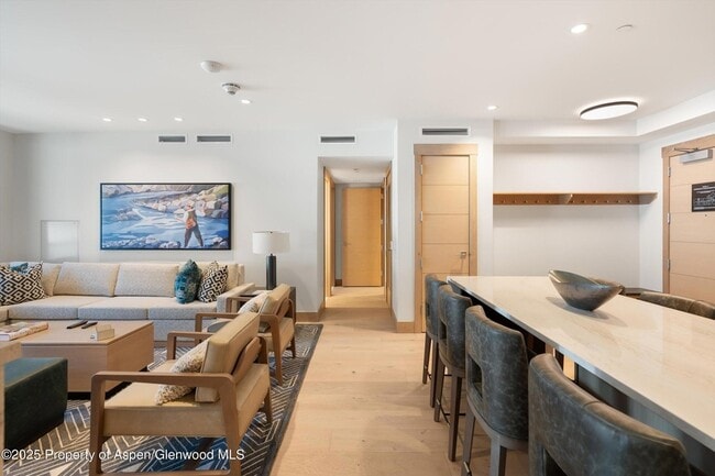 Foto del edificio - 130 Wood Rd