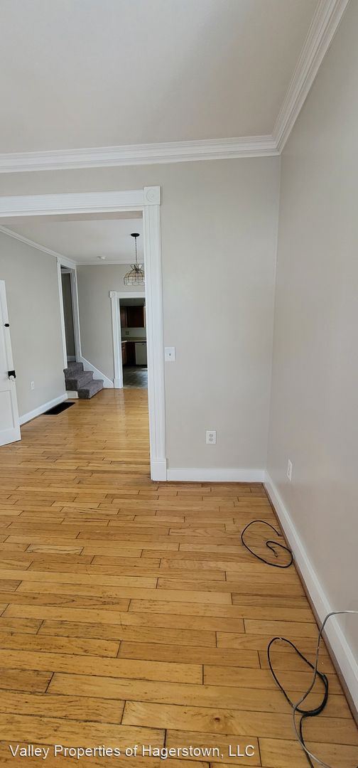 Building Photo - 3 br, 1 bath House - 228 N Mulberry St