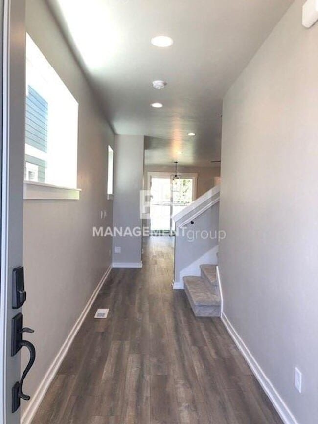 Building Photo - Luxurious Newer Home Located in South Hill...