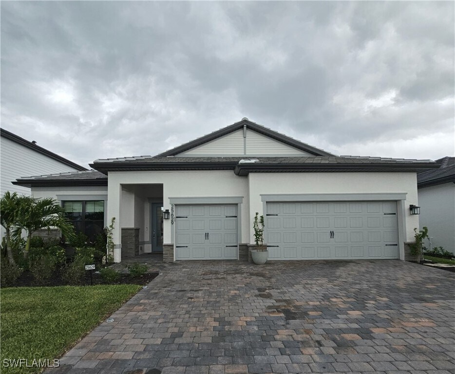 Foto principal - 25629 Shoreline Gaze Dr
