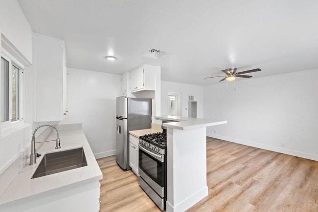 Building Photo - 105 Avenida Rosa