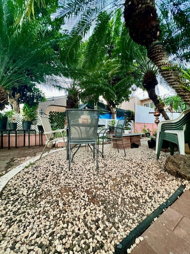 Building Photo - Beautiful Home-4/2/2 & Fenced Yard