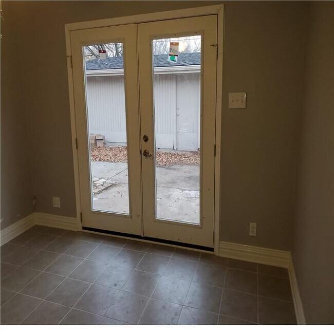Building Photo - 1221 Sunnybrook Dr
