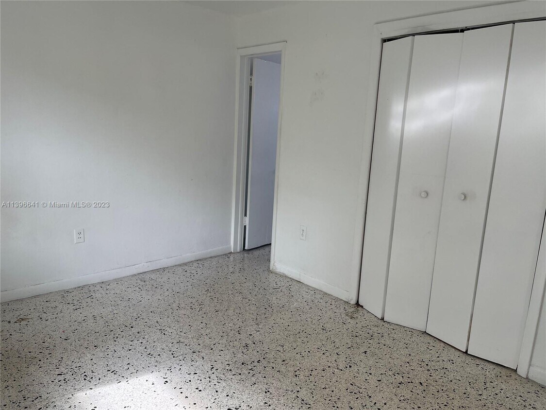 Foto del edificio - 1859 NW 18th Terrace