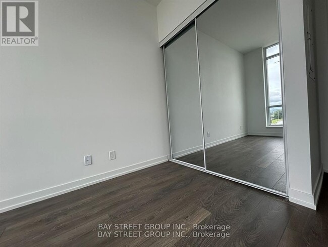 Building Photo - 8 Beverley Glen Blvd