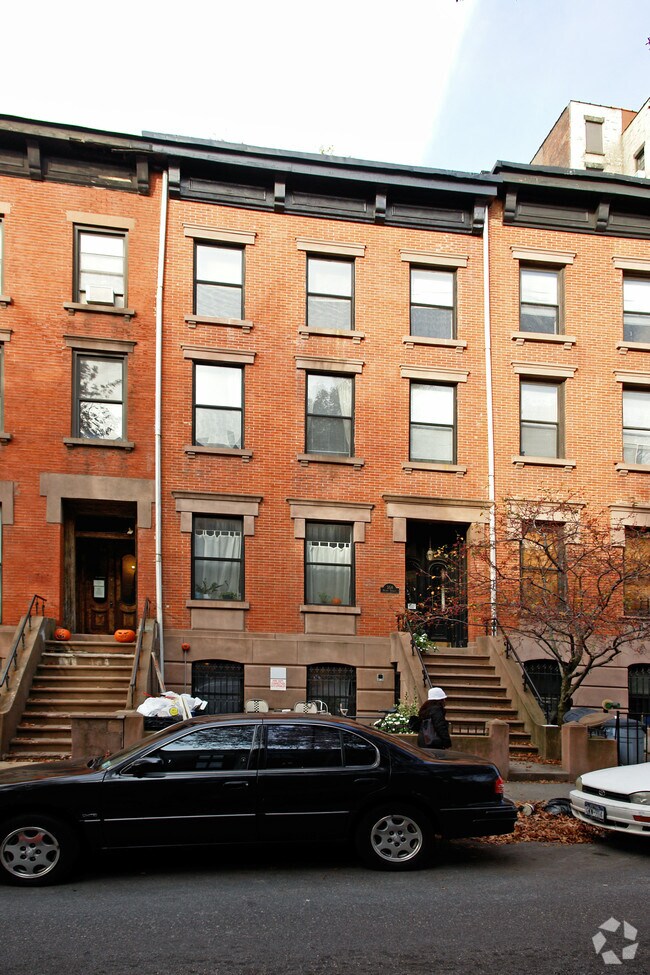 Building Photo - 358 Henry Street