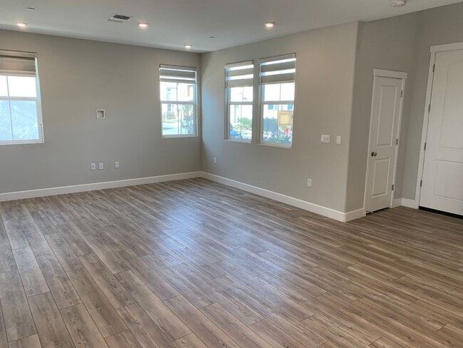 Building Photo - Beautiful 2021 Mountain House Home 3 Bedro...