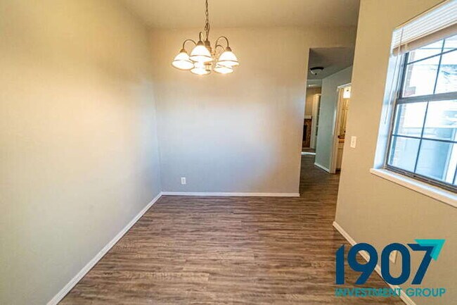 Foto del edificio - 1061 Rambling Oaks Dr