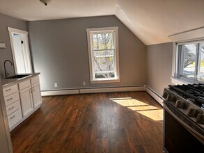 Building Photo - 35 Forest St